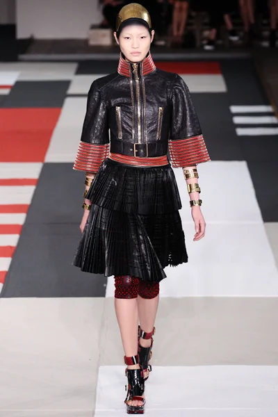 Look 7